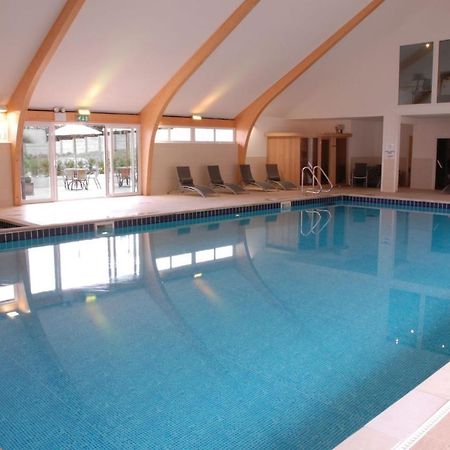 Skylark Sleeps 8 Private Hot Tub & Dogs Welcome Nr Padstow, Resort Pool Bar & Watersports St Columb Major Bagian luar foto