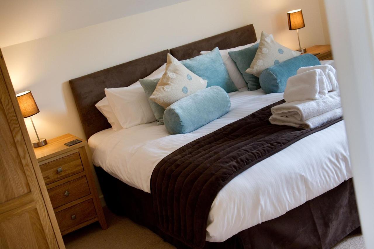 Skylark Sleeps 8 Private Hot Tub & Dogs Welcome Nr Padstow, Resort Pool Bar & Watersports St Columb Major Bagian luar foto