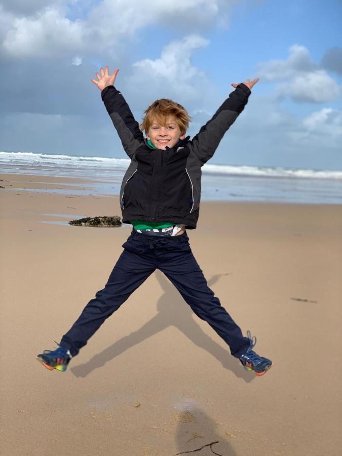Skylark Sleeps 8 Private Hot Tub & Dogs Welcome Nr Padstow, Resort Pool Bar & Watersports St Columb Major Bagian luar foto