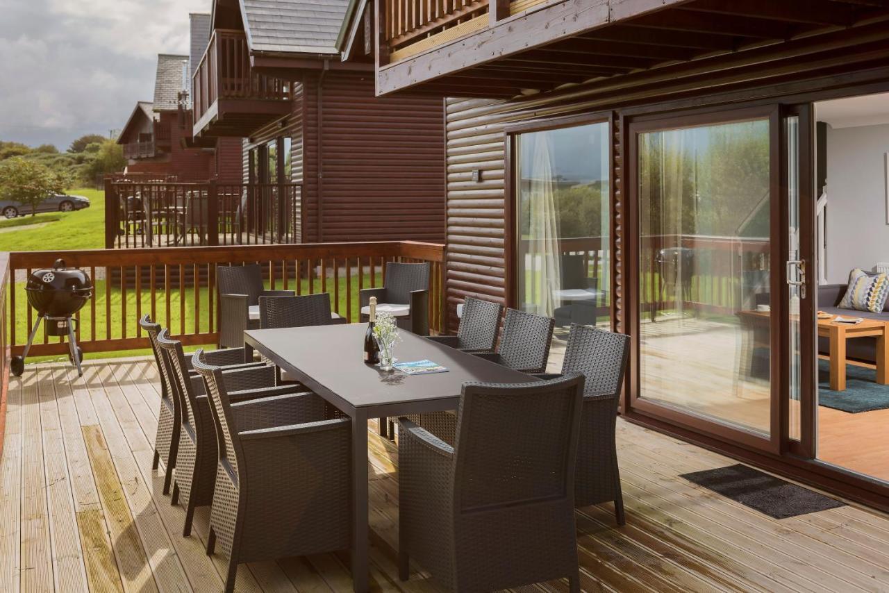 Skylark Sleeps 8 Private Hot Tub & Dogs Welcome Nr Padstow, Resort Pool Bar & Watersports St Columb Major Bagian luar foto