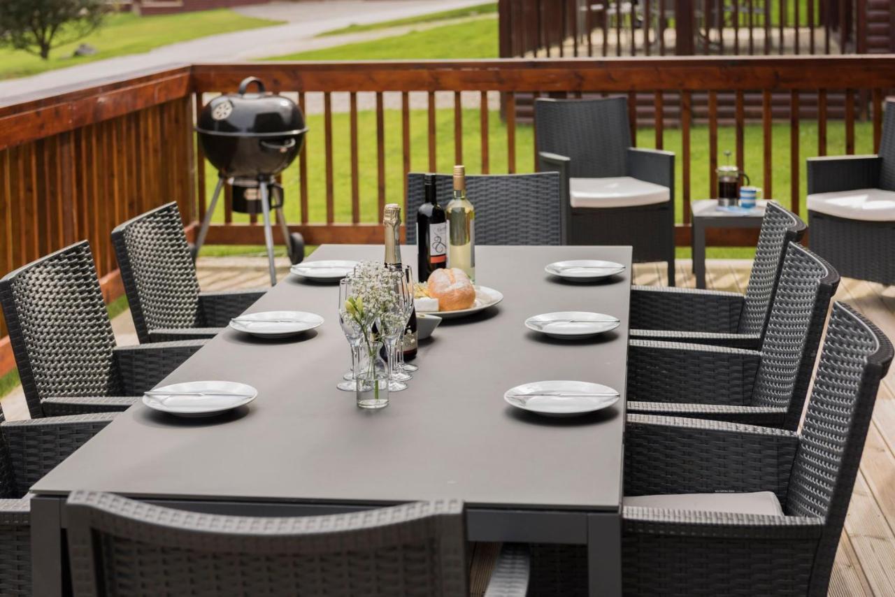 Skylark Sleeps 8 Private Hot Tub & Dogs Welcome Nr Padstow, Resort Pool Bar & Watersports St Columb Major Bagian luar foto