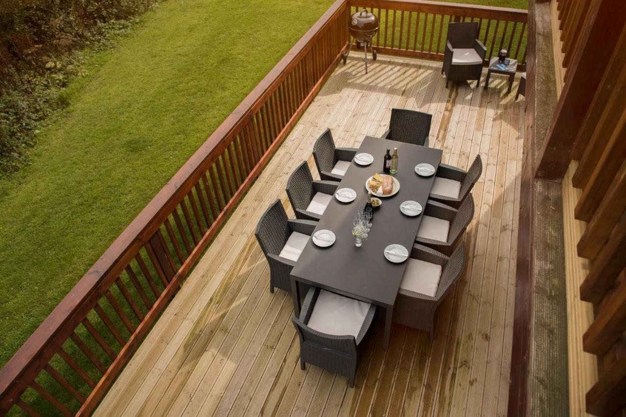 Skylark Sleeps 8 Private Hot Tub & Dogs Welcome Nr Padstow, Resort Pool Bar & Watersports St Columb Major Bagian luar foto