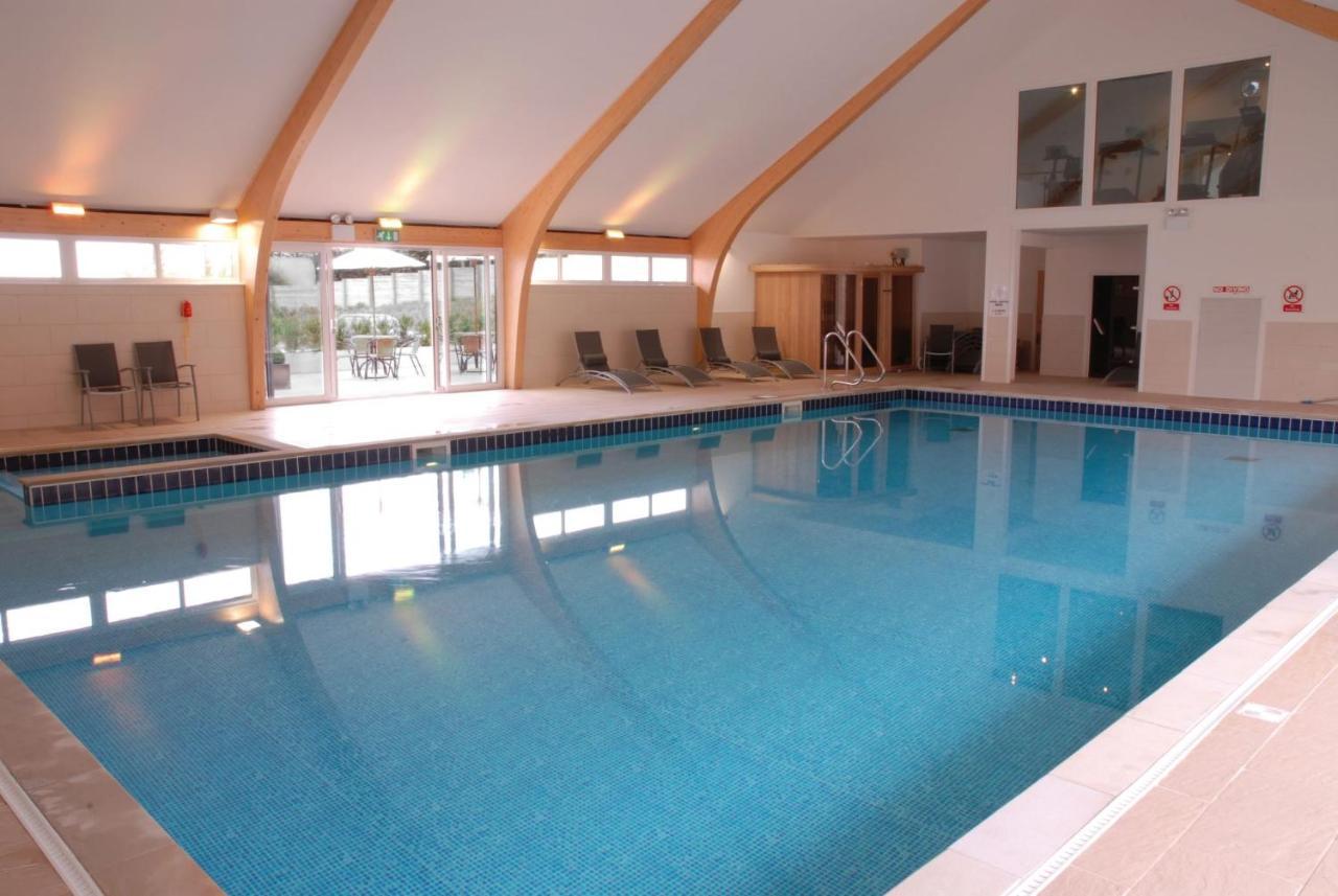 Skylark Sleeps 8 Private Hot Tub & Dogs Welcome Nr Padstow, Resort Pool Bar & Watersports St Columb Major Bagian luar foto
