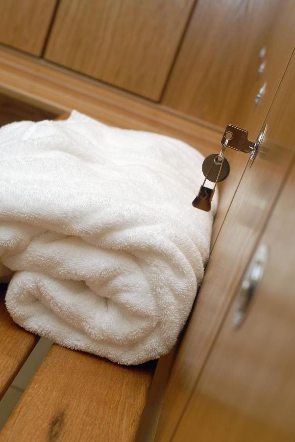 Skylark Sleeps 8 Private Hot Tub & Dogs Welcome Nr Padstow, Resort Pool Bar & Watersports St Columb Major Bagian luar foto