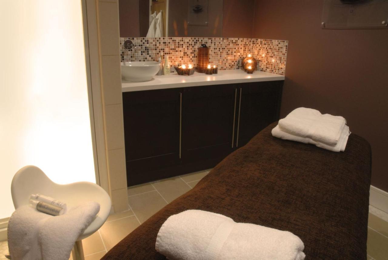 Skylark Sleeps 8 Private Hot Tub & Dogs Welcome Nr Padstow, Resort Pool Bar & Watersports St Columb Major Bagian luar foto